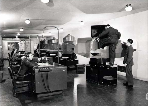 arms_air_training_prog_3 A Link Trainer flight simulator used at No 19 Elementary Flying Training School, Virden, Manitoba, October 1944.