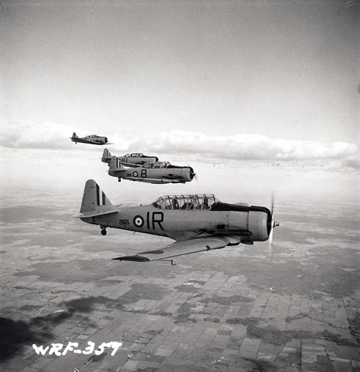 arms_air_training_prog_4 Four North American Harvard flying in formation near No 2 Service Flying Training School, Ottawa, July 1941.