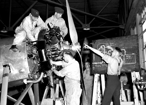 arms_air_training_prog_7 Airplane engine mechanics at the St. Thomas, Ontario, Technical Training School, 24th July, 1940.