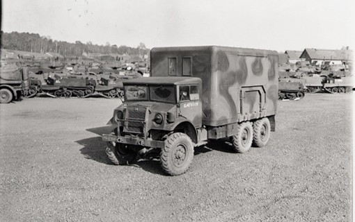 arms_land_field_ordnance_3 Camion militaire canadien standard, dans la version utilisée pour les réparations mécaniques; Modèle Chevrolet C60X, 3 tonnes, 6 roues. Conçu et fabriqué à Oshawa, Ontario, Canada. Angleterre, 19 mars 1944.