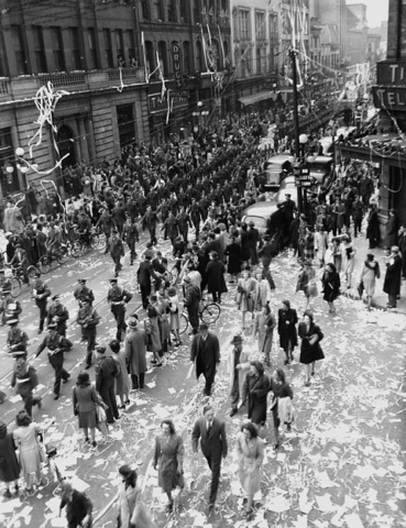 V-E Day celebrations. Ottawa, Ontario (DND / LAC / PA-114440).