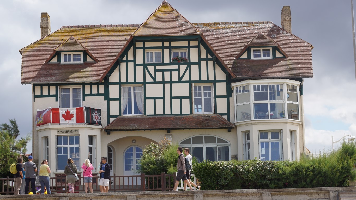 A stage in the life of the historic house of Bernières-sur-Mer : Juno ...